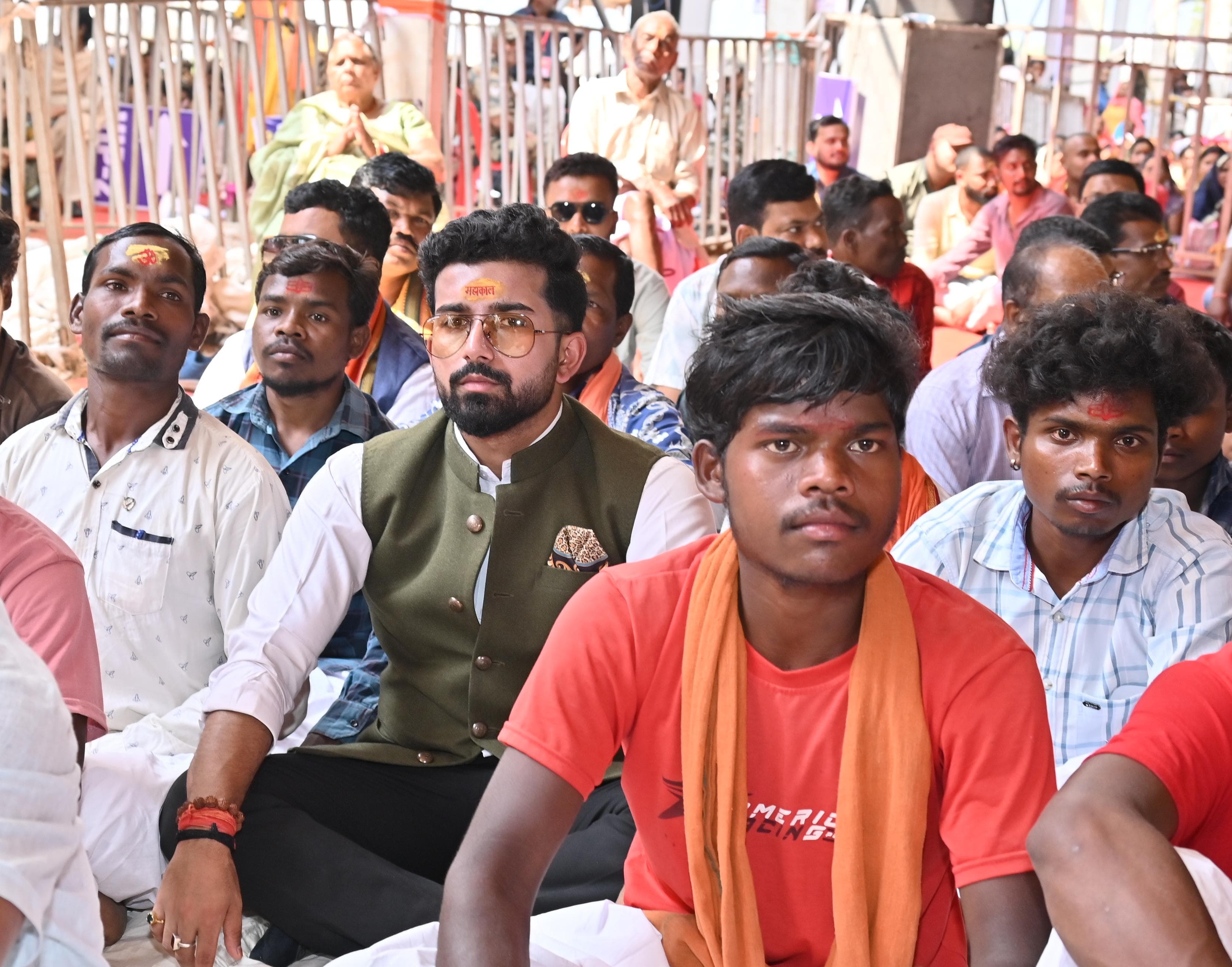 राजकुमार विजय आदित्य सिंह जूदेव ने कोरवाओं संग सुनी शिव महापुराण की कथा,आज तीसरे दिन पंडित प्रदीप मिश्रा ने बताई जीवन में करूणा का महत्व