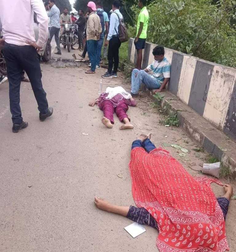 CG Accident Breaking : दर्दनाक सड़क हादसा.! डिवाइडर से टकराई कार..पूर्व भाजपा मंडल अध्यक्ष की पत्नी समेत दो की मौत..पढ़ें पूरी ख़बर