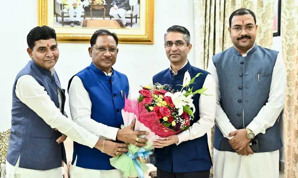 CG Breaking : CM साय से ओलंपिक स्वर्ण पदक विजेता शूटर अभिनव बिंद्रा ने की मुलाकात..स्पोर्ट्स साइंस डेवलपमेंट के विषय में हुई चर्चा..पढ़ें पूरी ख़बर