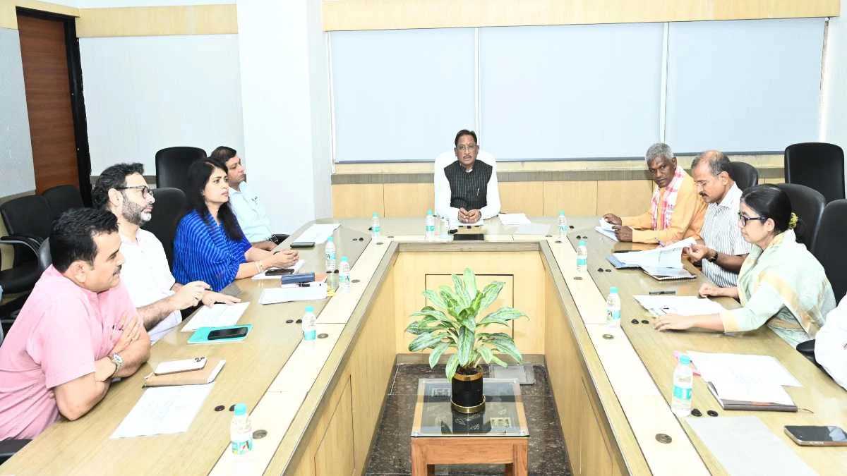 CG Big News : CM साय ने ली उच्चस्तरीय बैठक..सड़कों पर घूमने वाले निराश्रित पशुओं की प्रभावी रोकथाम के दिए निर्देश..पढ़ें पूरी ख़बर