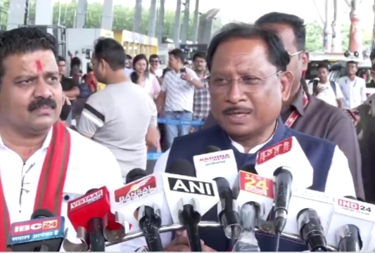 CG Breaking : CM विष्णुदेव साय और उपमुख्यमंत्री व गृह मंत्री विजय शर्मा दिल्ली हुए रवाना.! केंद्रीय गृहमंत्री अमित शाह से करेंगे मुलाकात..पढ़ें पूरी ख़बर