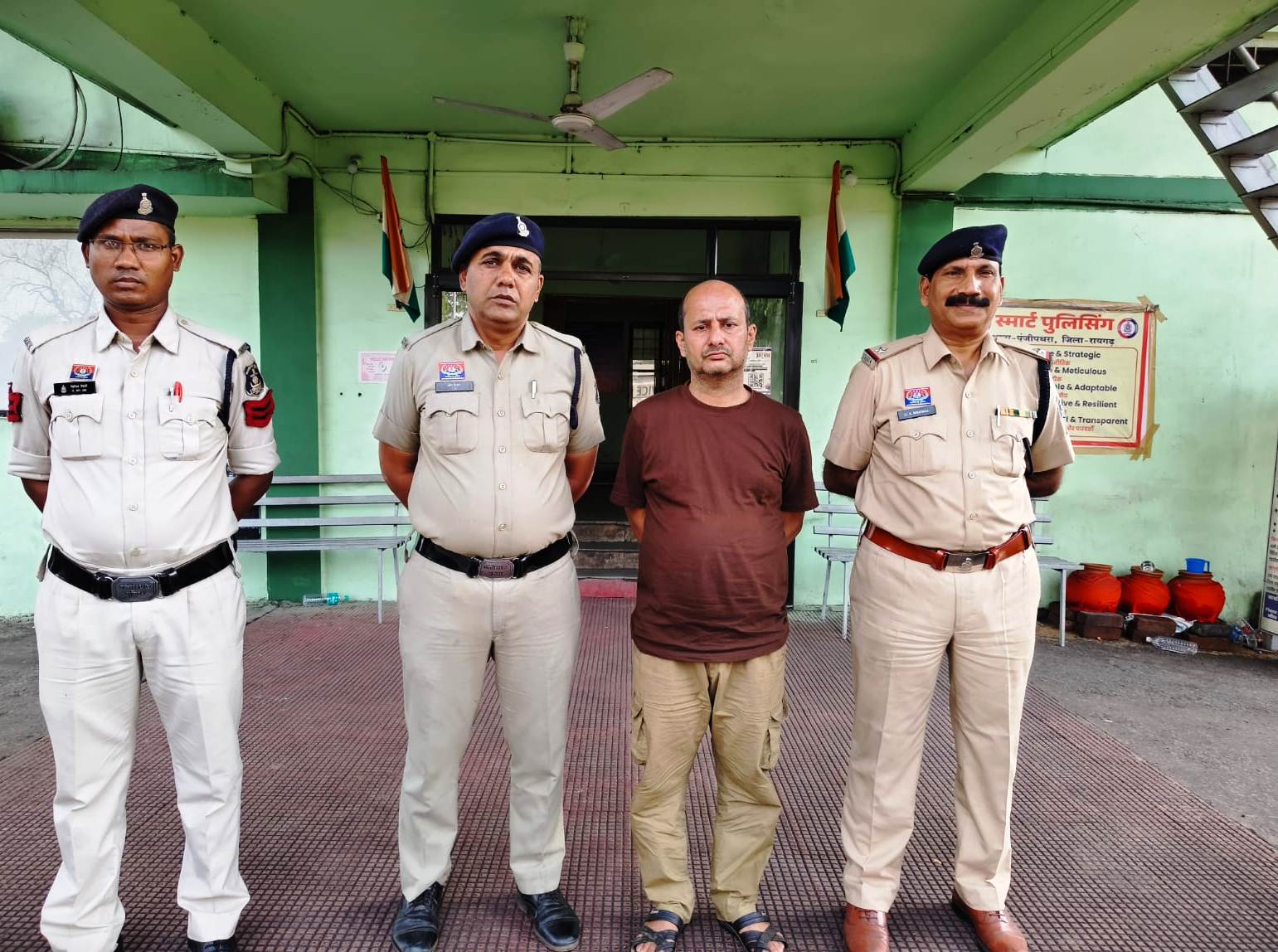 ऑपरेशन अंकुश&rdquo; का बड़ा एक्शन : ऑनलाइन क्रिकेट सट्टा गिरोह पर रायगढ़ पुलिस का शिकंजा, फरार खाईवाल रामफल अग्रवाल गिरफ्तार