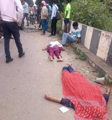 CG Accident Breaking : दर्दनाक सड़क हादसा.! डिवाइडर से टकराई कार..पूर्व भाजपा मंडल अध्यक्ष की पत्नी समेत दो की मौत..पढ़ें पूरी ख़बर