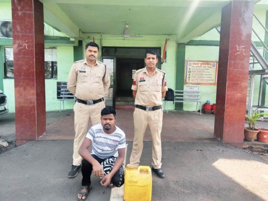 ऑपरेशन आघात&rdquo; का ताबड़तोड़ प्रहार : रायगढ़ पुलिस ने एक ही दिन में तीन जगह मारी रेड, महुआ शराब कारोबारियों में मचा हड़कंप