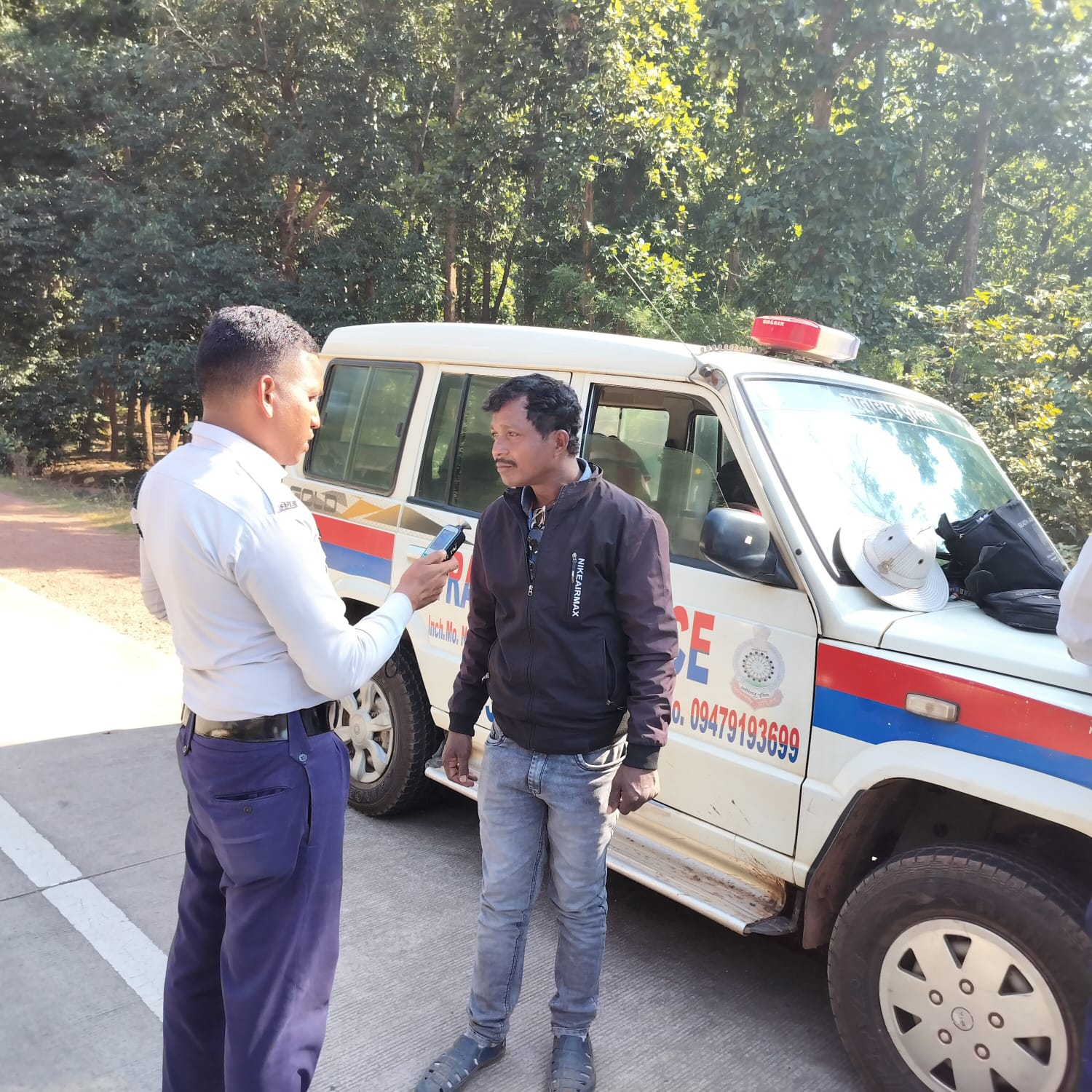 नशे में गाड़ी चलाने वालों पर होगा सख्&zwj;त एक्&zwj;शन : शराब पीकर वाहन चलाने वालों पर पुलिस की सख्त कार्रवाई, पुलिस ने 12.96,लाख रू.का जुर्माना किया&nbsp; वसूल,स्कार्पियो चालक का डाइविंग लाइसेंस निरस्त करने की कार्यवाही जारी