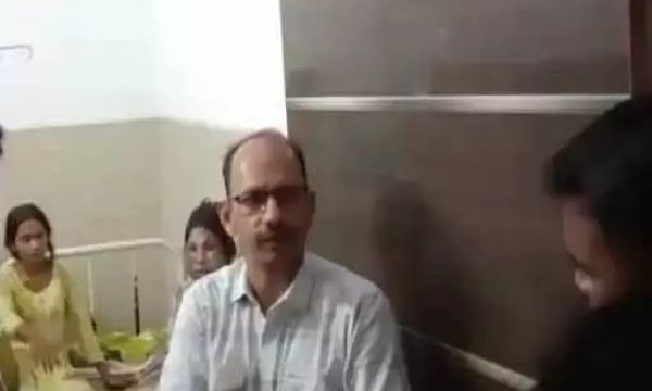 CG Crime : महिला कलाकार पर हमला..युवक गर्म तेल महिला के चेहरे पर फेंका..जबरन शादी करना चाहता है सनकी..पढ़ें पूरी खबर