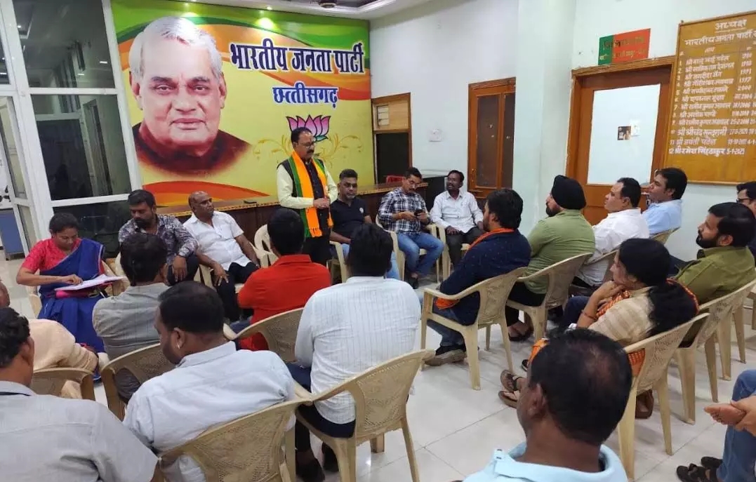 CG Breaking : गुरु पूर्णिमा पर भाजपा कार्यकर्ताओं द्वारा गुरुजनों का सम्मान..पढ़ें पूरी ख़बर