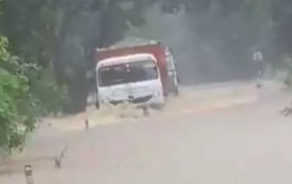 CG News : उफान पर लगातार बारिश से नदी नाले.! कोयला लोड ट्रक नाले में बहा..ड्राइवर की लापरवाही..पढ़ें पूरी खबर