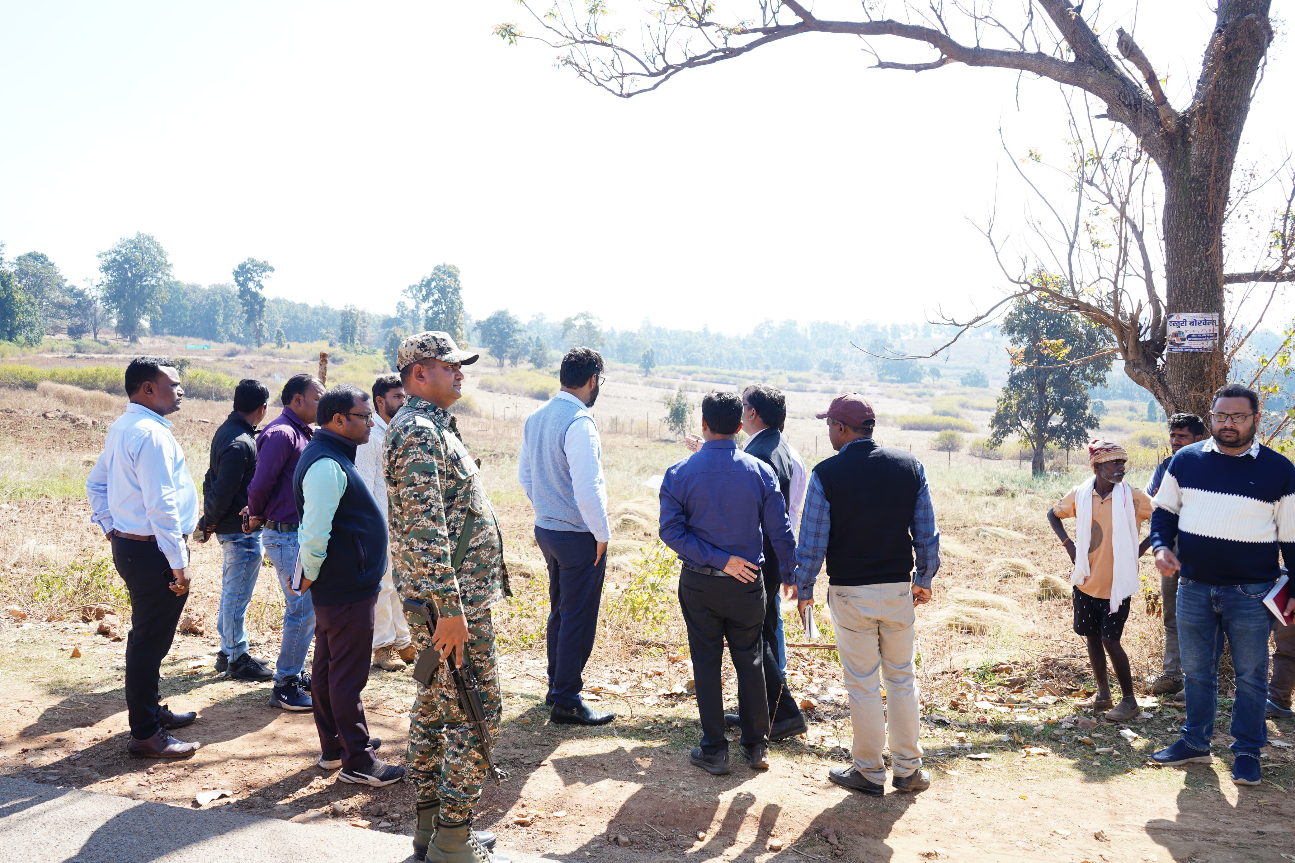 सन्ना में तीरंदाजी आकादमी स्थल, सामुदायिक स्वास्थ्य केंद्र और पंचायत चुनाव की तैयारियों का कलेक्टर ने अवलोकन कर आवश्यक दिशा-निर्देश दिए