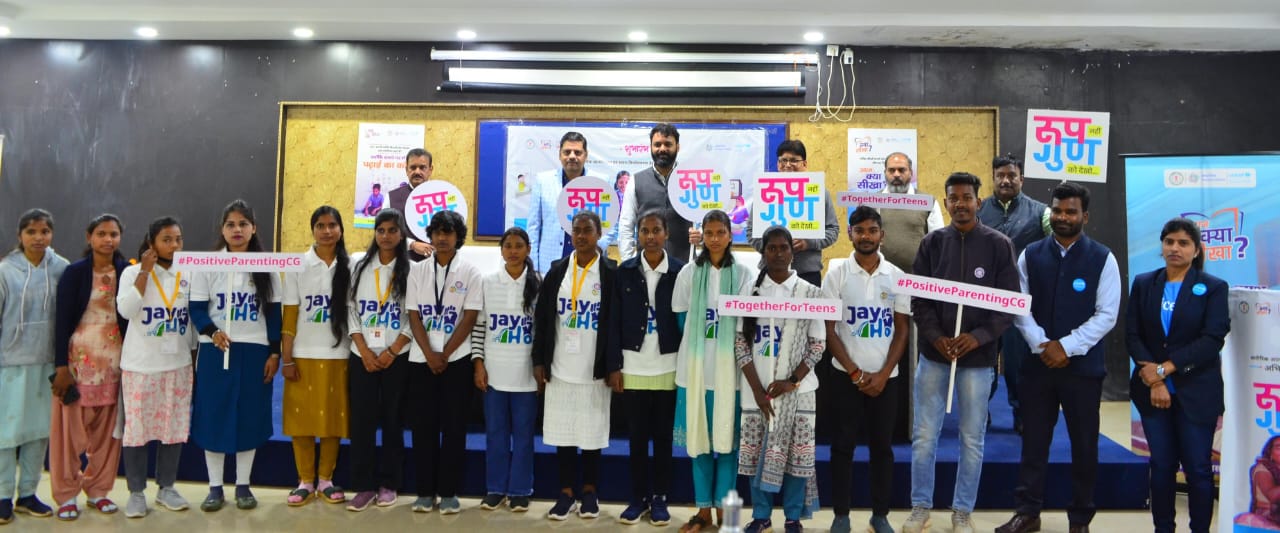 &nbsp;&lsquo;रूप नहीं गुण को देखो&lsquo;, &lsquo;पढ़ाई का कोना&lsquo; और &lsquo;आज क्या सीखा&lsquo; अभियानों का कलेक्टर रोहित व्यास ने किया शुभारंभ,बच्चों के लिए 200 ग्रामों में अभियान का किया जाएगा संचालन