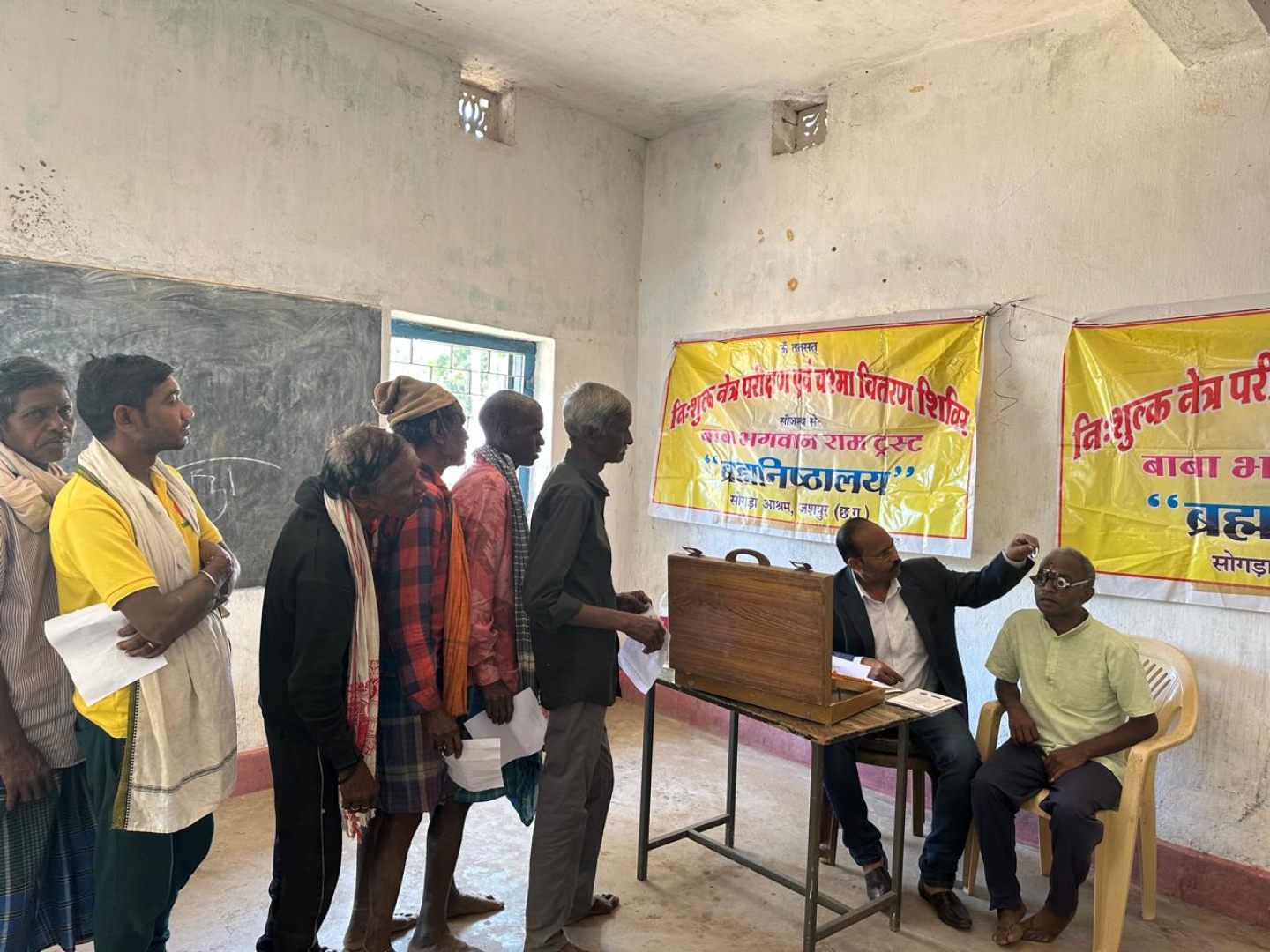 चक्षु अभियान के अंतर्गत बाबा भगवान राम ट्रस्ट एंव श्री सर्वेश्वरी समूह द्वारा सिमडेगा में लगाया गया चिकित्सा शिविर,518 मरीजों का किया गया उपचार