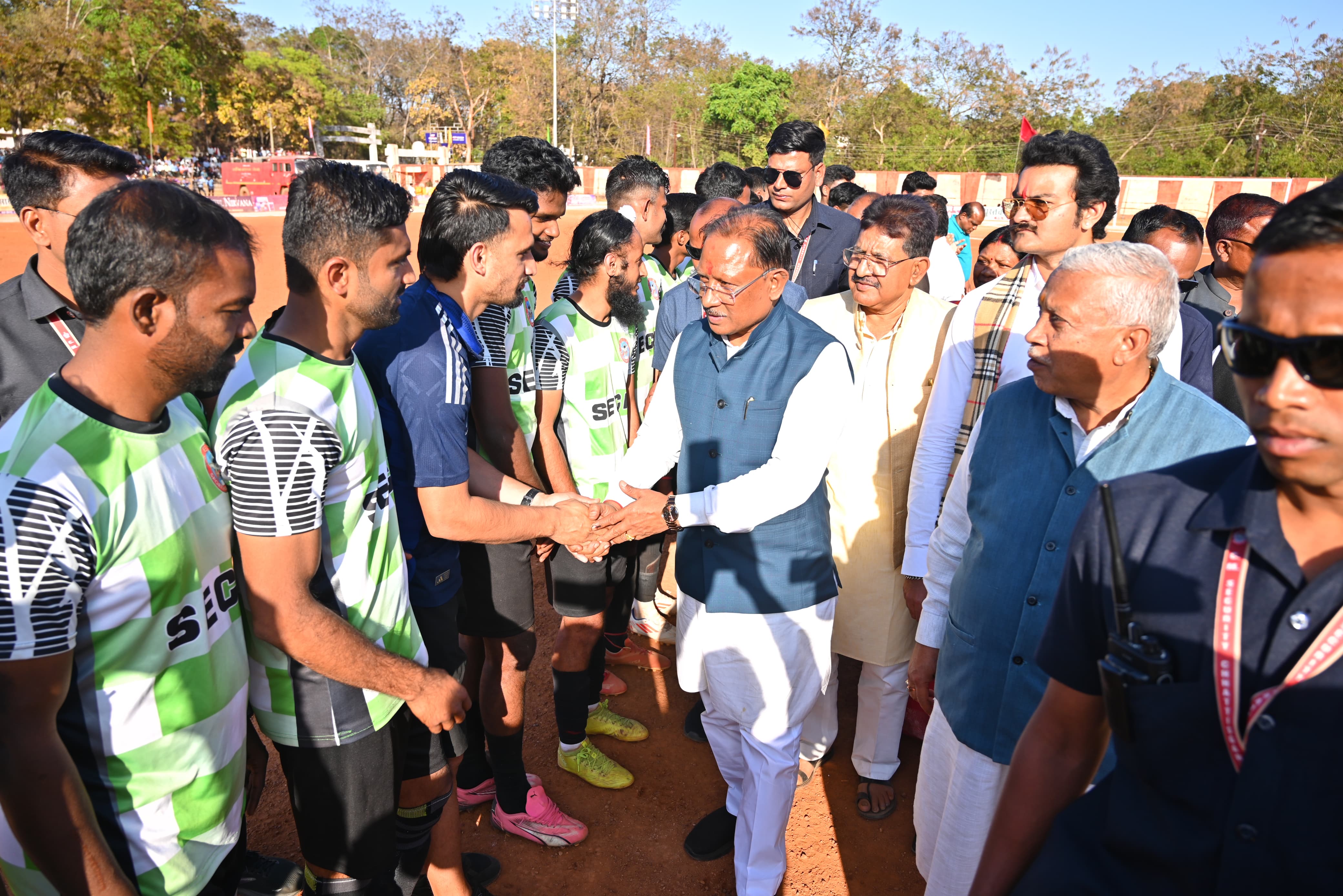 स्व.दिलीप सिंह जूदेव स्मृति में अखिल भारतीय गोल्ड कप फुटबॉल प्रतियोगिता के समापन कार्यक्रम में मुख्यमंत्री हुए शामिल,रणजीता स्टेडियम के जीर्णोद्धार की घोषणा की