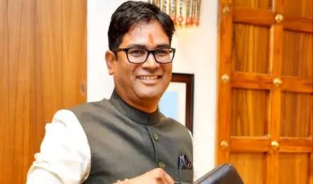 छत्तीसगढ़ विधानसभा में यह पहला ऐसा बजट, जब प्रदेश के वित्तमंत्री द्वारा अपने हाथों से लिखा 100 पृष्ठों का बजट किया पेश&nbsp;