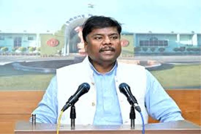 बघेल संविधान का सम्मान करें, संवैधानिक पद्धति से चुनकर आए मुख्यमंत्री का अपमान करने का भूपेश बघेल को कोई अधिकार नहीं है,चोरी पकड़ी जाने पर बौखलाहट से काम नहीं चलता : केदार कश्यप