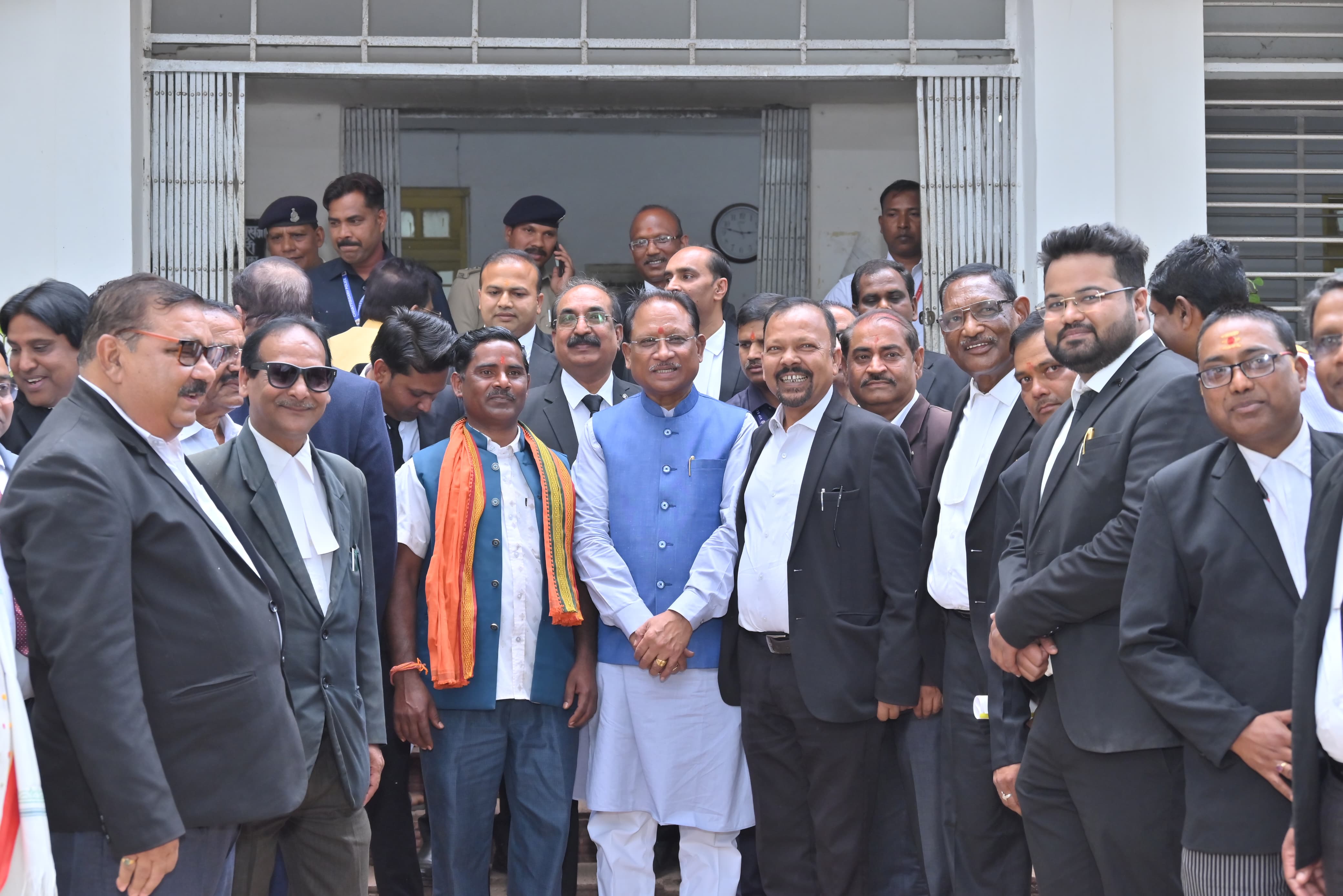 जिला अधिवक्ता संघ के पदाधिकारियों को मुख्यमंत्री श्री साय ने दिलाई शपथ,बार काउंसिल मरम्मत एवं ई-लाइब्रेरी निर्माण के लिए एक करोड़ राशि की घोषणा