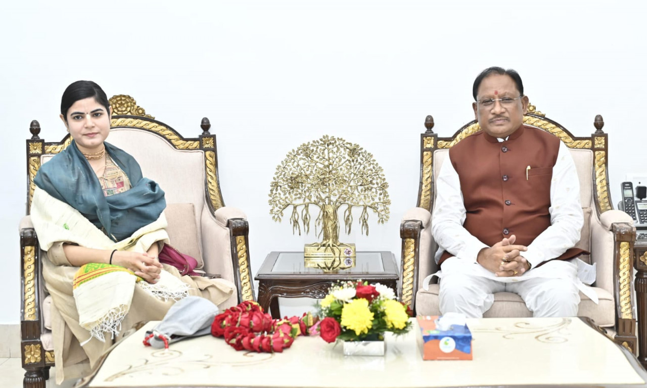 प्रसिद्ध कथावाचक देवी चित्रलेखा ने मुख्यमंत्री श्री विष्णु देव साय से सौजन्य भेंट