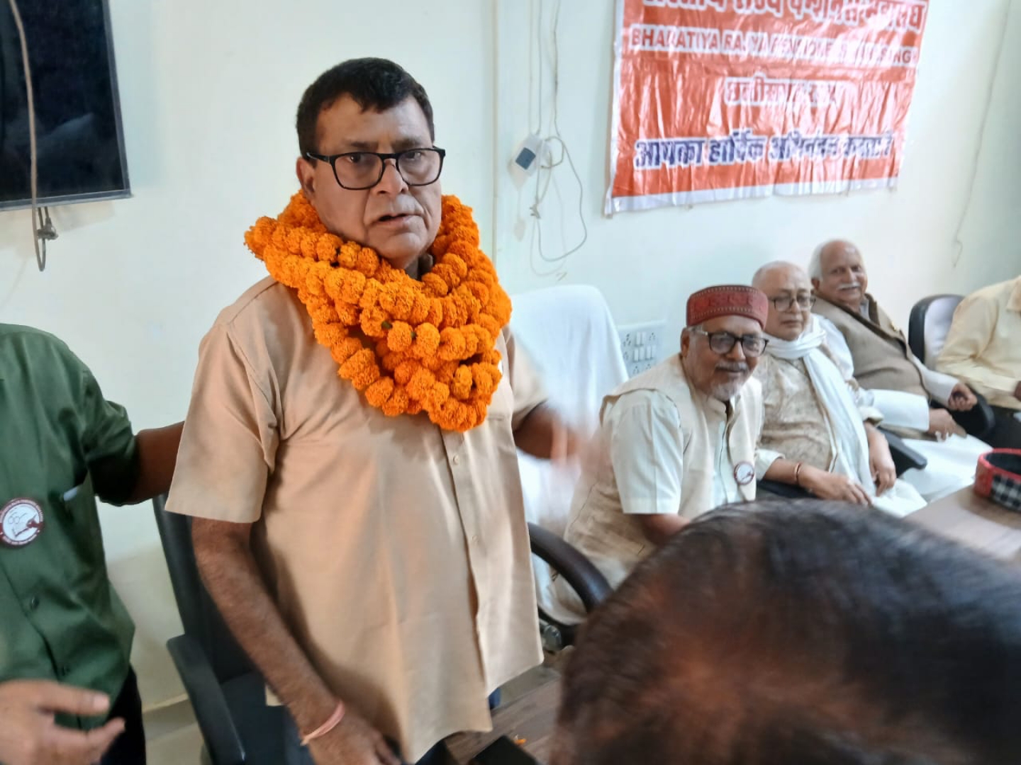 भारतीय पेंशनर्स महासंघ जिला जशपुर के अध्यक्ष बने&nbsp; &nbsp;रमेश चंद्र नंदे बने,मोदी की गारंटी के केंद्र से डीए डी आर देने की घोषणा को विष्णु देव साय सरकार झूठा साबित करने का कर रही है काम: प्रांताध्यक्ष श्री नामदेव