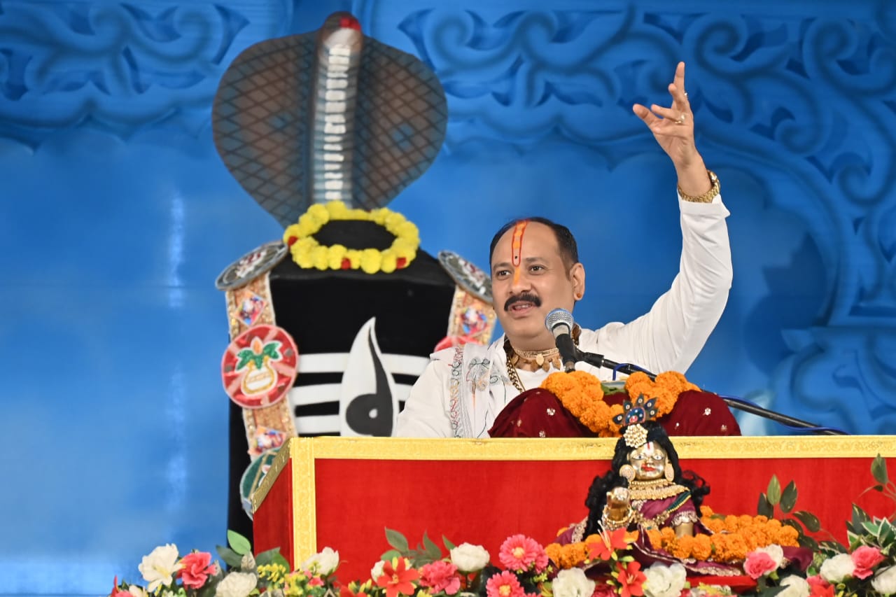 शिवमहापुराण का तीसरा दिन : देव हो या मानव जिसने भी इस लोक में जन्म लिया उन्हें सुख के साथ दुख भी झेलना पड़ेगाः पंडित श्री प्रदीप मिश्रा