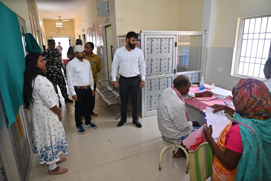 लोदाम सामुदायिक स्वास्थ्य केंद्र का कलेक्टर ने&nbsp; किया&nbsp; निरीक्षण,मरीजों से चर्चा कर व्यवस्थाओं की ली जानकारी