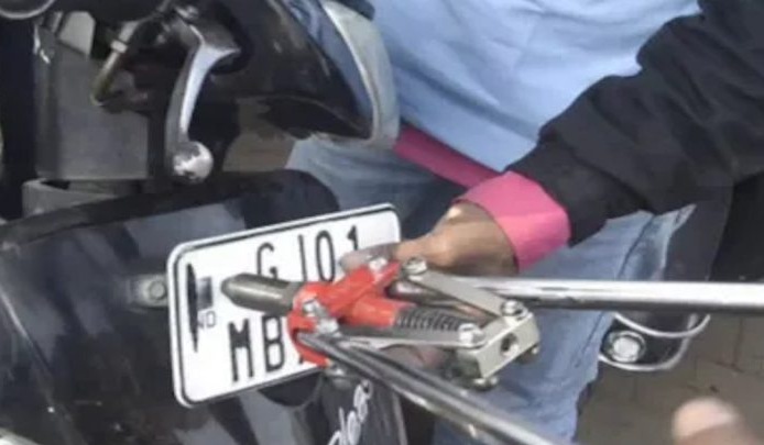 CG News : गाड़ी वाले सावधान.! गाड़ी में हाई सिक्योरिटी नंबर प्लेट लगाना हुआ अनिवार्य...नहीं लगाया है तो अब कटेगा चालान...पढ़ें पूरी खबर