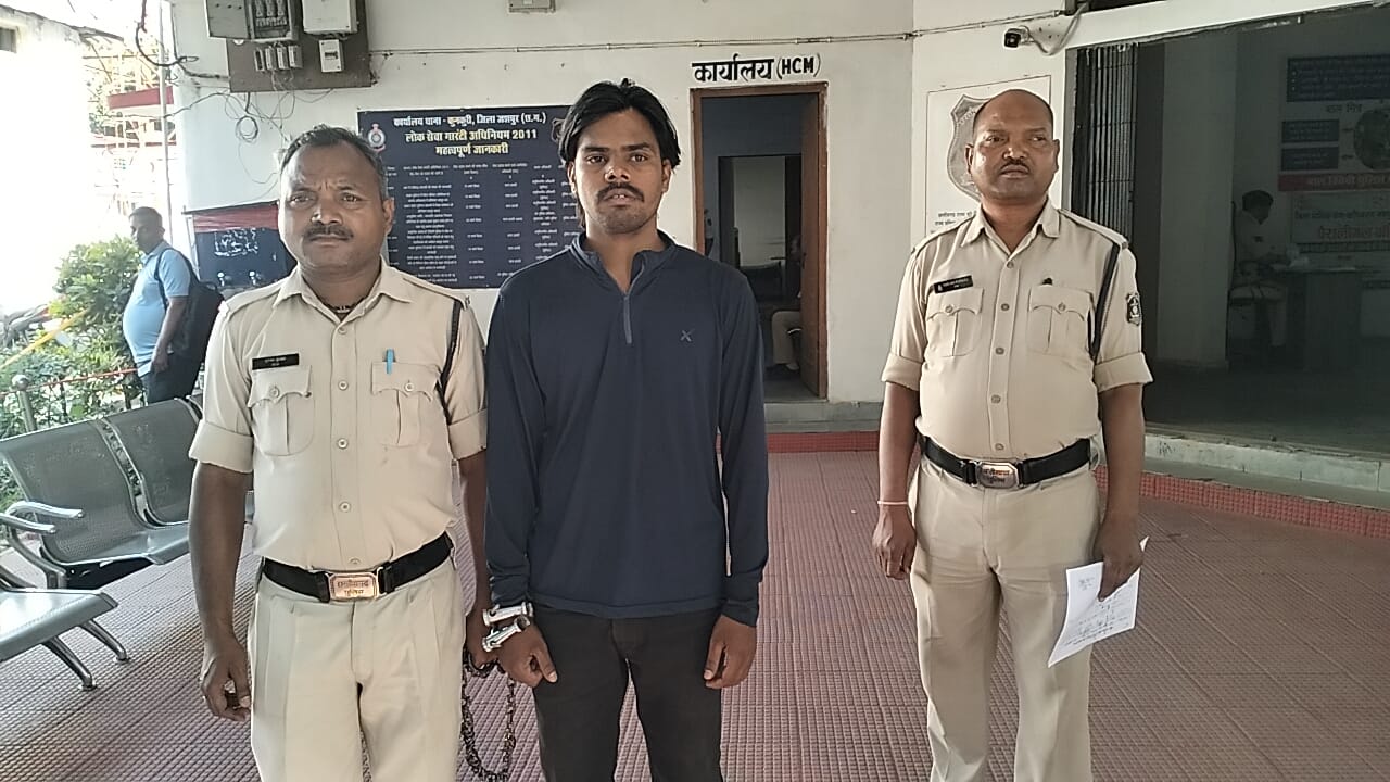   सोच समझ कर करें सोशल मीडिया पर दोस्ती :&nbsp; जशपुर पुलिस ने युवती का अश्लील वीडियो वायरल करने वाला आरोपी को ढूंढ लाई दिल्ली से,युवती की प्राइवेट वीडियो, कर दिया था सोशल मीडिया में वायरल