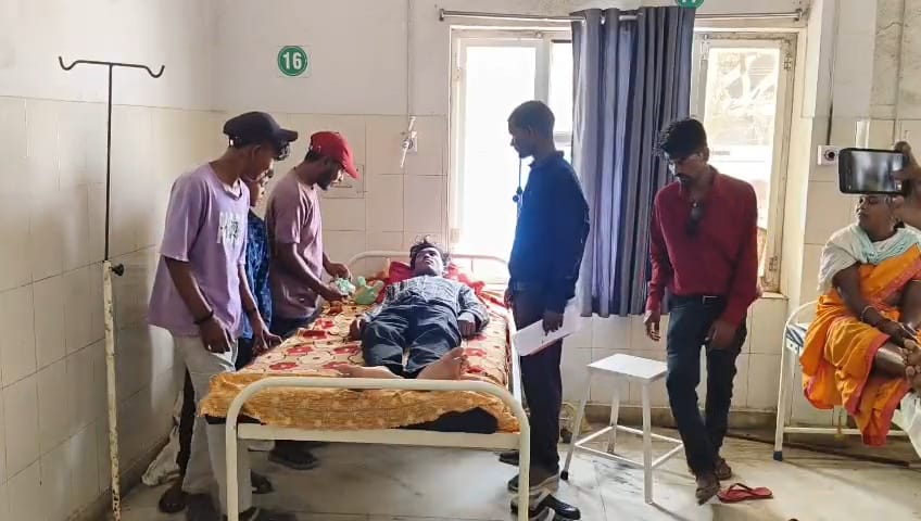 मासूमों पर दबंगई : पत्थलगांव में बारात देखने आए नाबालिक मासूमों पर एक दर्जन से अधिक लोगों ने की बेरहमी से मारपीट,एक नाबालिक हुआ बेहोश,ईलाज जारी