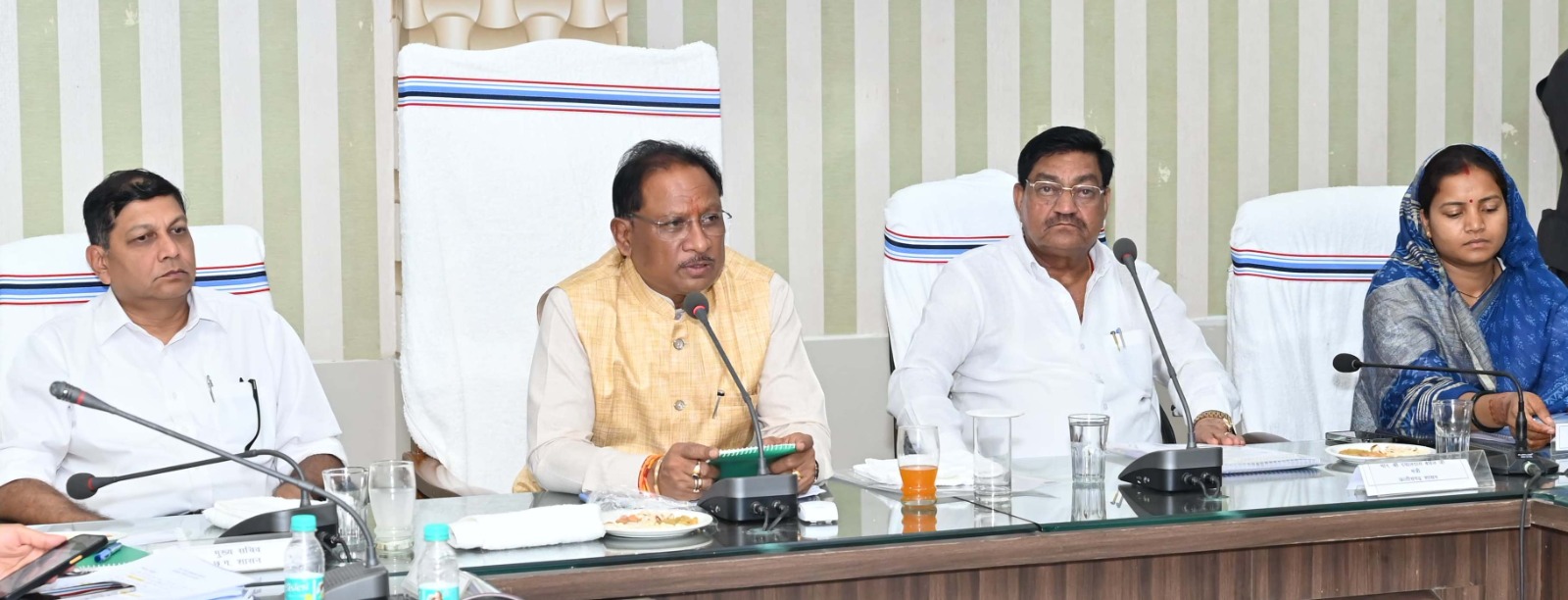 संयुक्त समीक्षा बैठक पर मुख्यमंत्री के तेवर सख्त,नौकरशाही में हड़कंप,जनहित के किसी भी कामों में लापरवाही बर्दाश्त नहीं : मुख्यमंत्री श्री साय