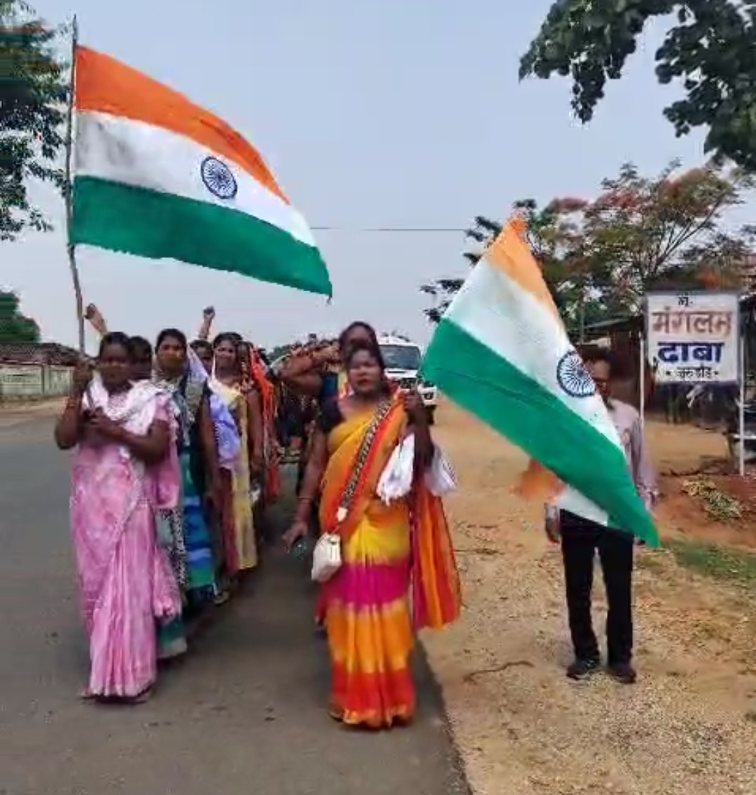 राष्ट्रीय सुरक्षा के लिए गांव में हुए सब एकजुट.....ग्राम पंचायत जुरूडाँड़ में तिरंगा यात्रा में उमड़ा जन सैलाब,