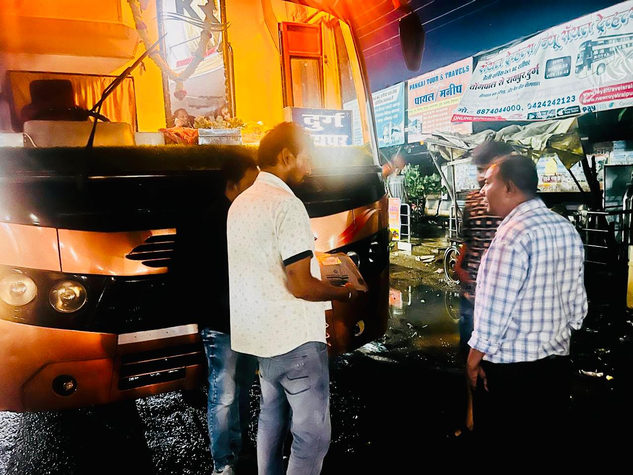  बढ़ती दुर्घटनाओं को देखते हुए कलेक्टर के निर्देश पर यातायात विभाग की बड़ी कार्रवाई, बसों-ट्रकों से हटाई गईं तेज रोशनी वाले एलईडी लाइट्स