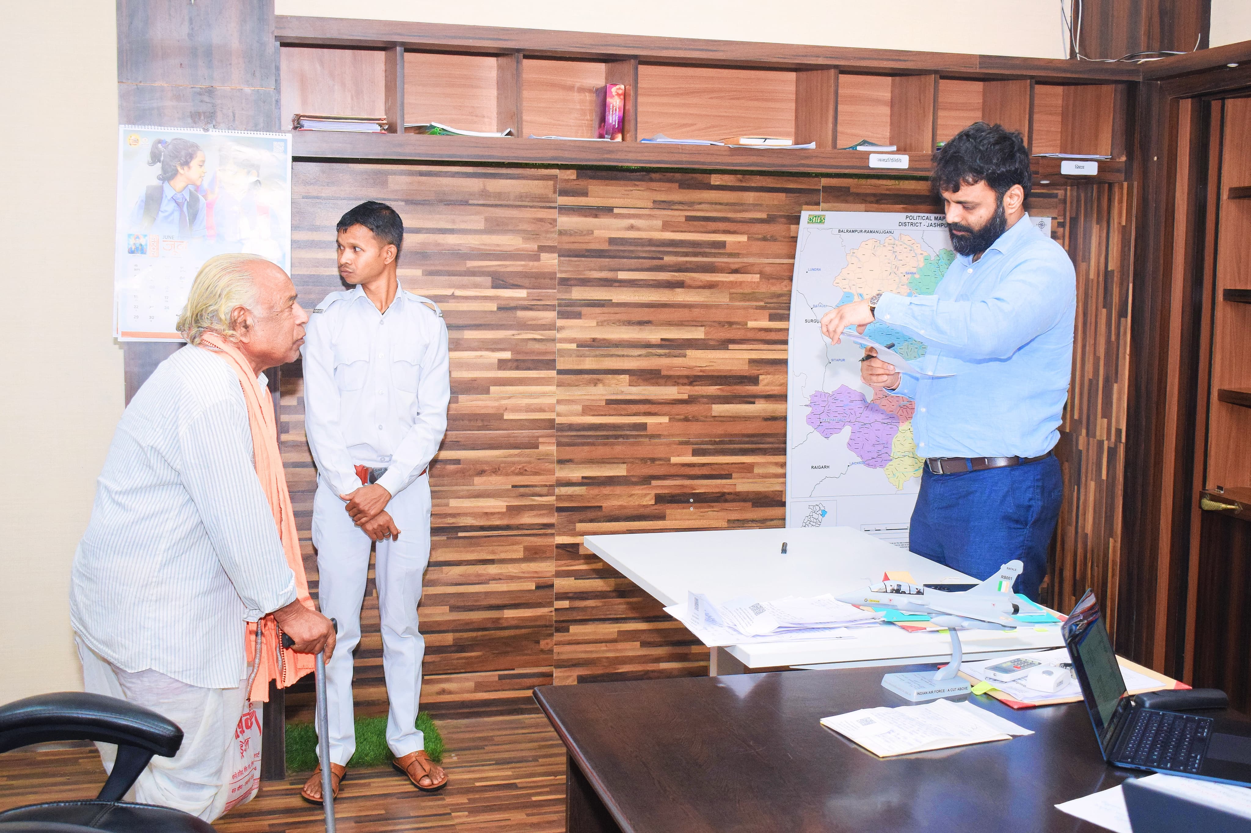 आज के जनदर्शन में कलेक्टर ने सुनी आमजनों की समस्याएं , अधिकारियों को प्राप्त आवेदनों का गंभीरता से निराकरण करने के दिए निर्देश