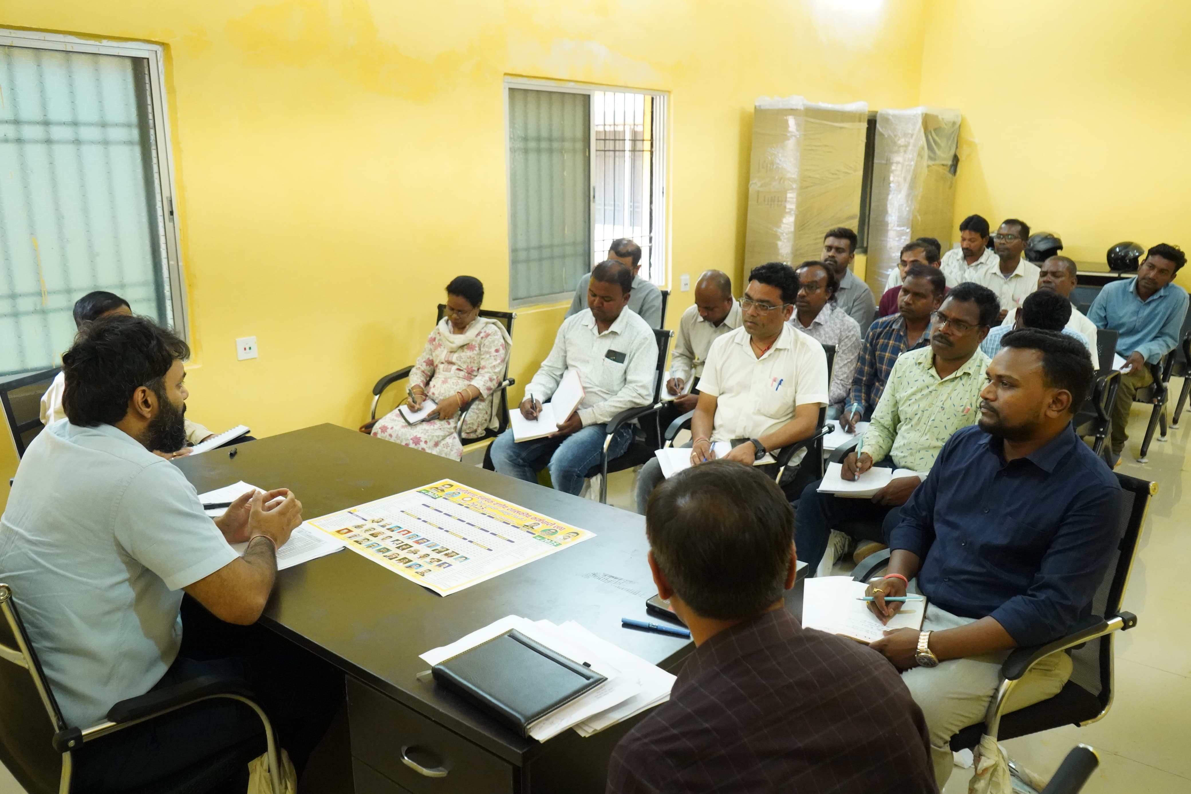 कलेक्टर ने पटवारियों को दी चेतावनी काम नहीं तो वेतन नहीं,किसानों की उपस्थिति में ही गिरदावरी कार्य करना होगा,सन्ना तहसील के बाबू को नोटिस जारी करने के दिए निर्देश&nbsp;