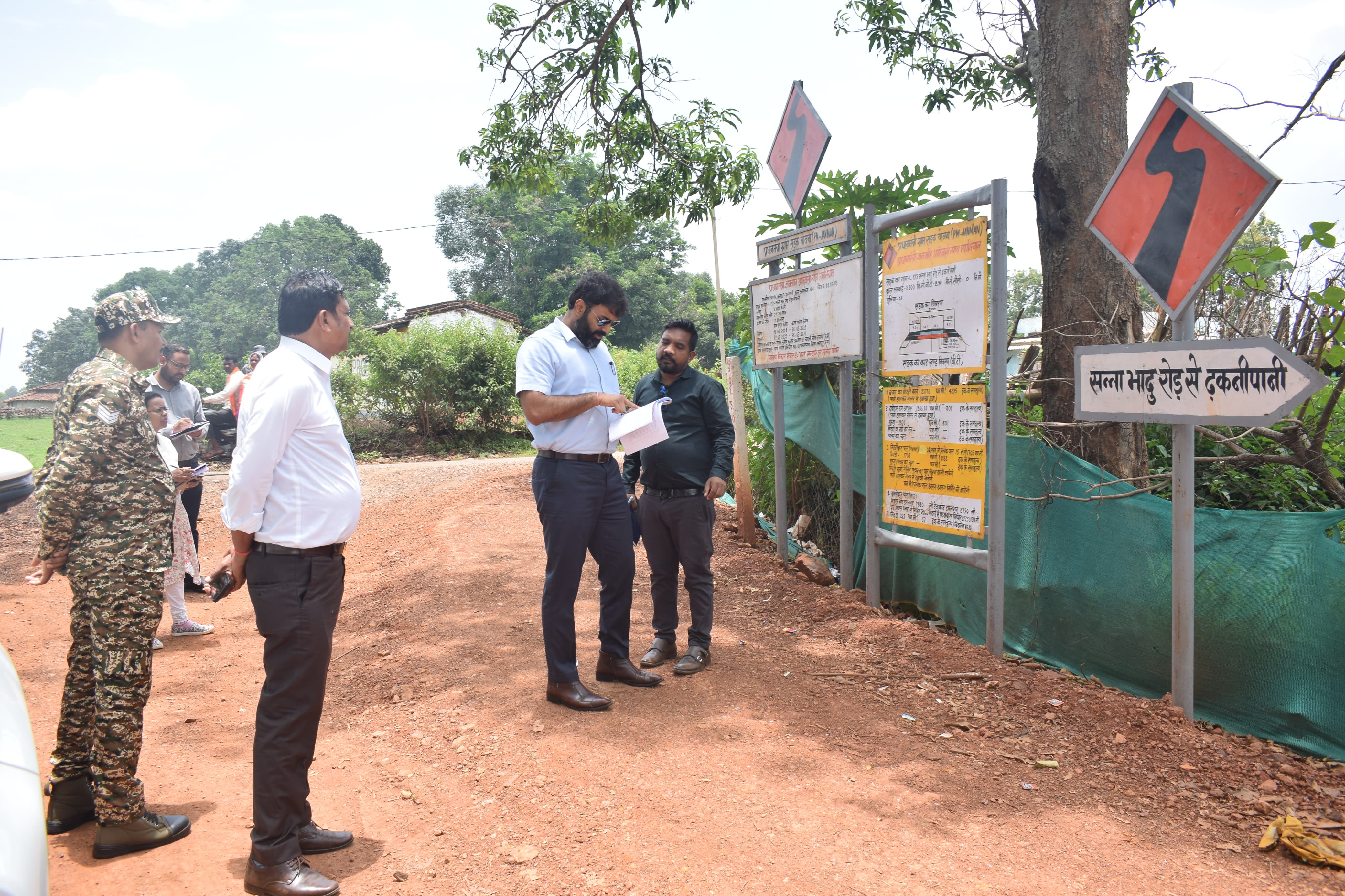 पीएम जनमन योजना के तहत सन्ना ओर पंडरापाठ सड़क निर्माण का अवलोकन किया साथ ही गुणवत्ता का विशेष ध्यान रखने का दिया गया निर्देश&nbsp;