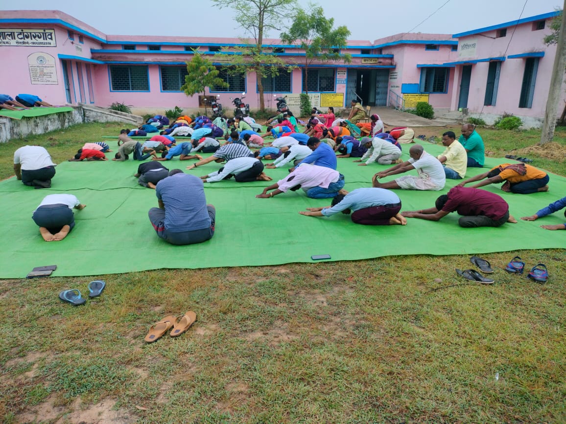 योग के प्रति जागरूकता बढ़ाने जिले में मनाया जा रहा है योग सप्ताह,तीसरे दिन भी19 ग्रामों में लोगों ने किया उत्साह के साथ योगाभ्यास