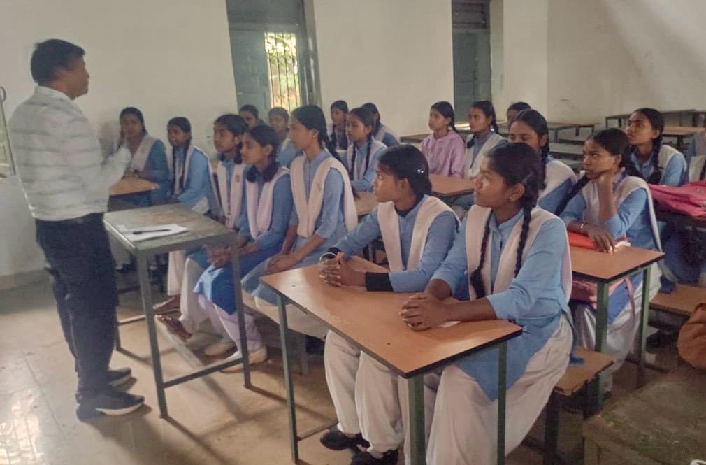 जिला शिक्षा अधिकारी ने किया स्कूलों का निरीक्षण, कन्या विद्यालय जशपुर के लिपिक को जारी हुआ&nbsp; नोटिस&nbsp;