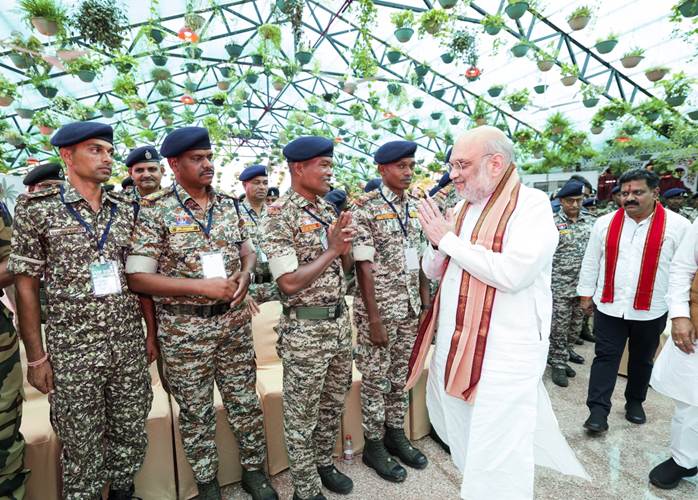 नवा रायपुर में सुरक्षा बलों के जवानों के साथ केंद्रीय गृह मंत्री अमित शाह ने किया संवाद.... जल्द ही देश नक्सलवाद से मुक्त होगा, वो क्षण आजादी के बाद के सबसे महत्वपूर्ण क्षणों में से एक होगा: अमित शाह