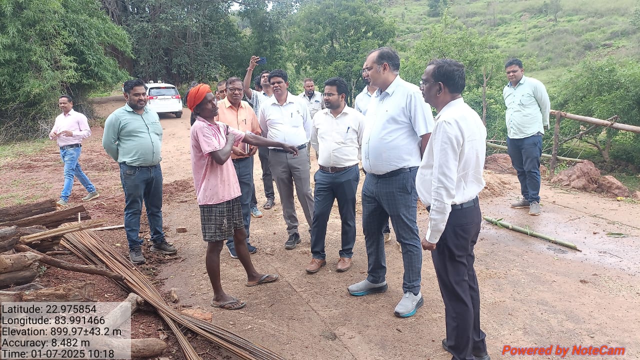 पीएम जनमन योजना अंतर्गत पीवीटीजी बसाहटों तक पहुंचे सचिव पंचायत एवं ग्रामीण विकास विभाग के भीम सिंह.....जनता से रूबरू हो कर जाना सुविधाएं और सेवाएं गावों तक पहुंच रही हैं या नहीं