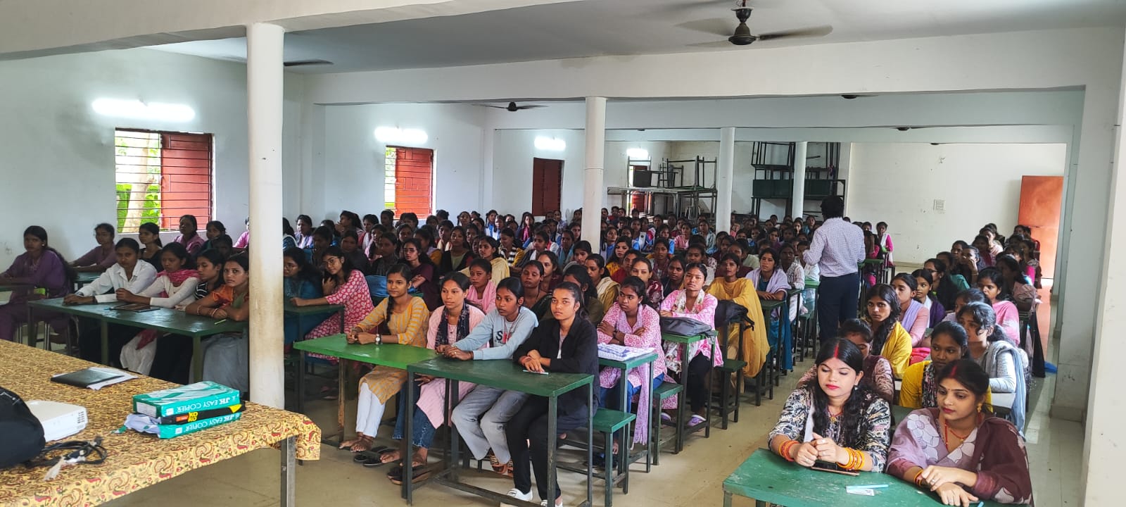 नवगुरुकुल के लिए&zwnj; बगीचा में 245 युवतियों ने दिया प्रवेश परीक्षा।