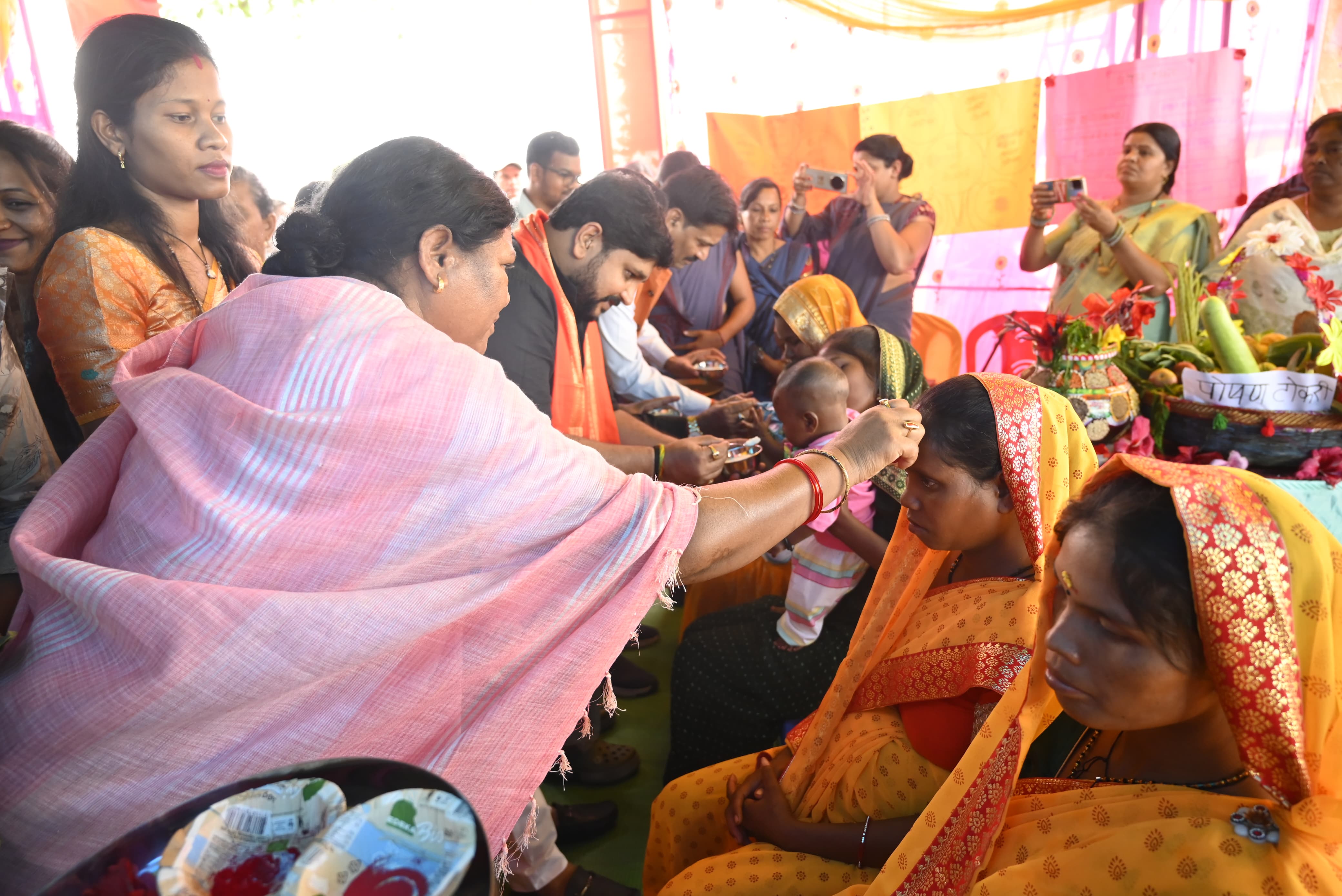 बगीचा के रोकड़ा में लगाया गया सुशासन शिविर : समाधान शिविर के माध्यम से ग्रामीणों को मिला समस्याओं का समाधान...मुख्य अतिथि रही जशपुर विधायक श्रीमती रायमुनी भगत