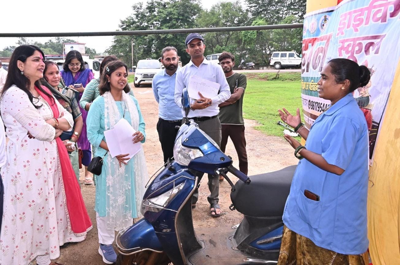 *"स्कूटी दीदी" बनीं आत्मनिर्भर भारत की प्रतीक &ndash;छत्तीसगढ़ की बेटियाँ अब केवल लाभार्थी नहीं, बन रहीं सामाजिक परिवर्तन की भी वाहक- मुख्यमंत्री*