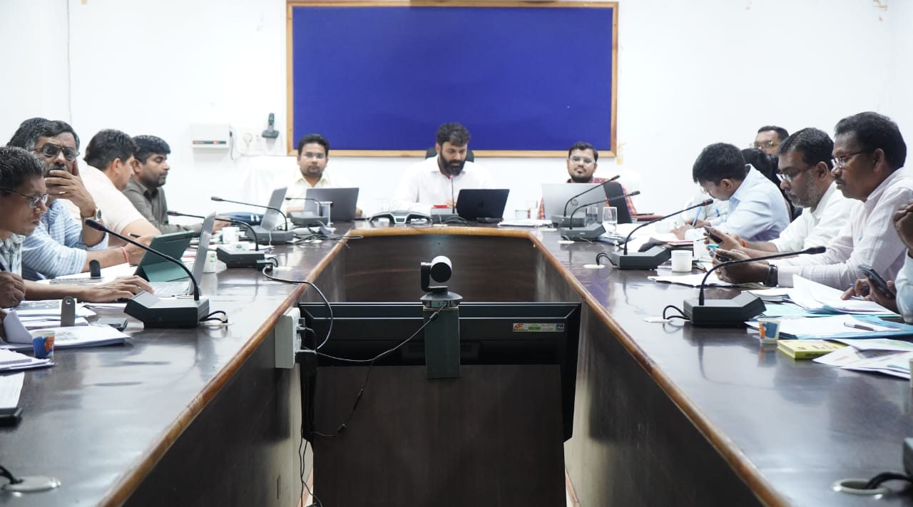 *निर्माण कार्यों में देरी पर कलेक्टर ने सख्त कार्रवाई करने दिए निर्देश.....कार्यस्थल पर कार्य सूचना पटल अवश्य करें स्थापित*