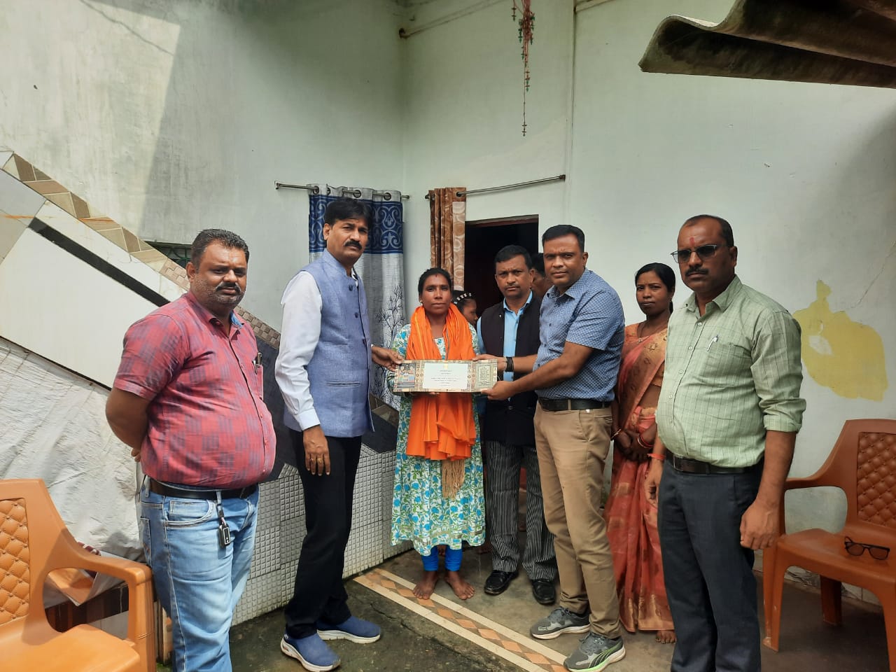 *राष्ट्रपति भवन से मिला निमंत्रण-पत्र : महामहिम राष्ट्रपति के हाथों 15 अगस्त को प्रधानमंत्री आवास योजना के हितग्राही सुमन होगें सम्मानित*&nbsp;