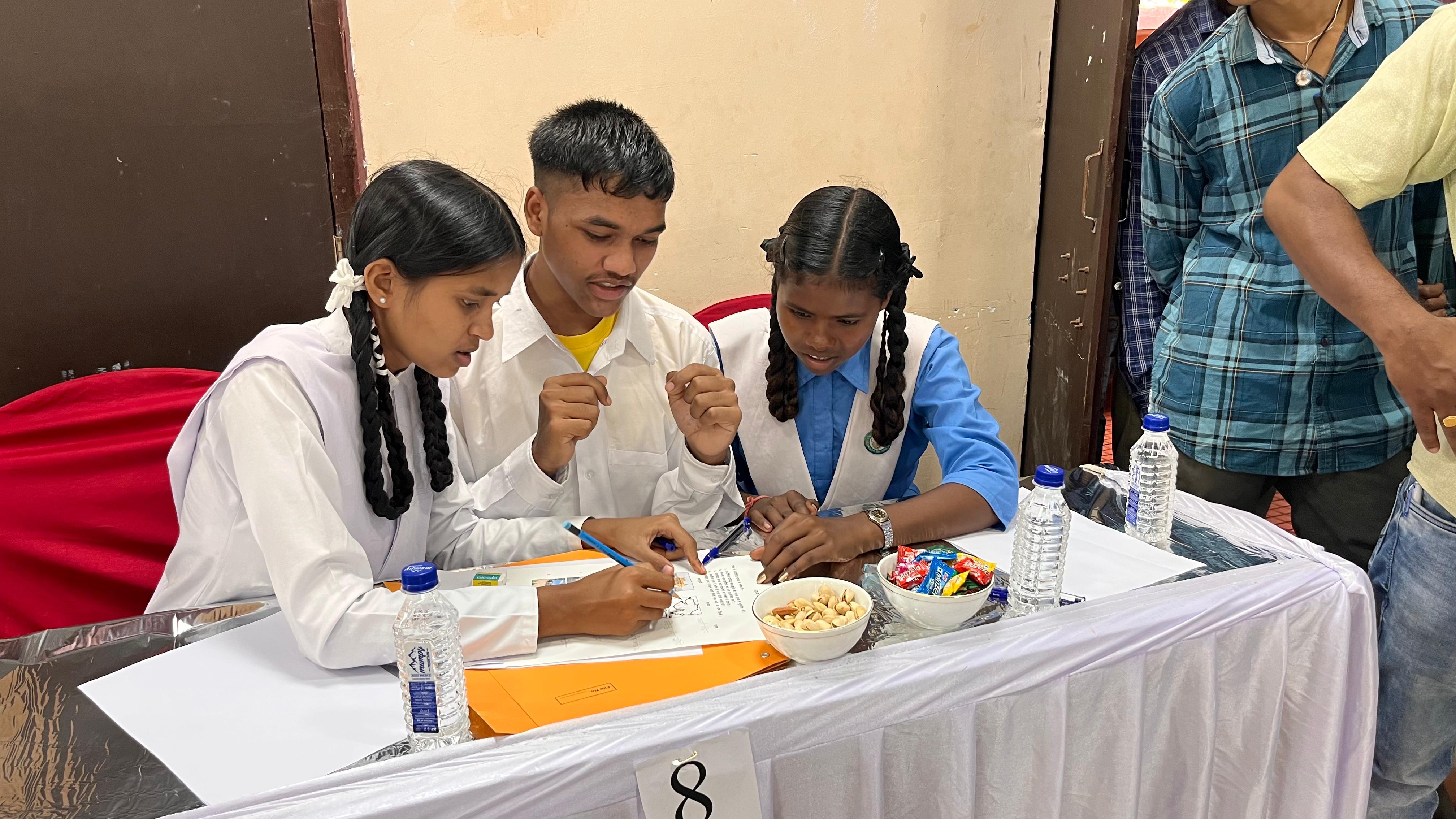 विद्यार्थियों की बौद्धिक क्षमता को निखारने की विशेष पहल : जशपुर में जिला स्तरीय क्विज प्रतियोगिता का किया गया आयोजन