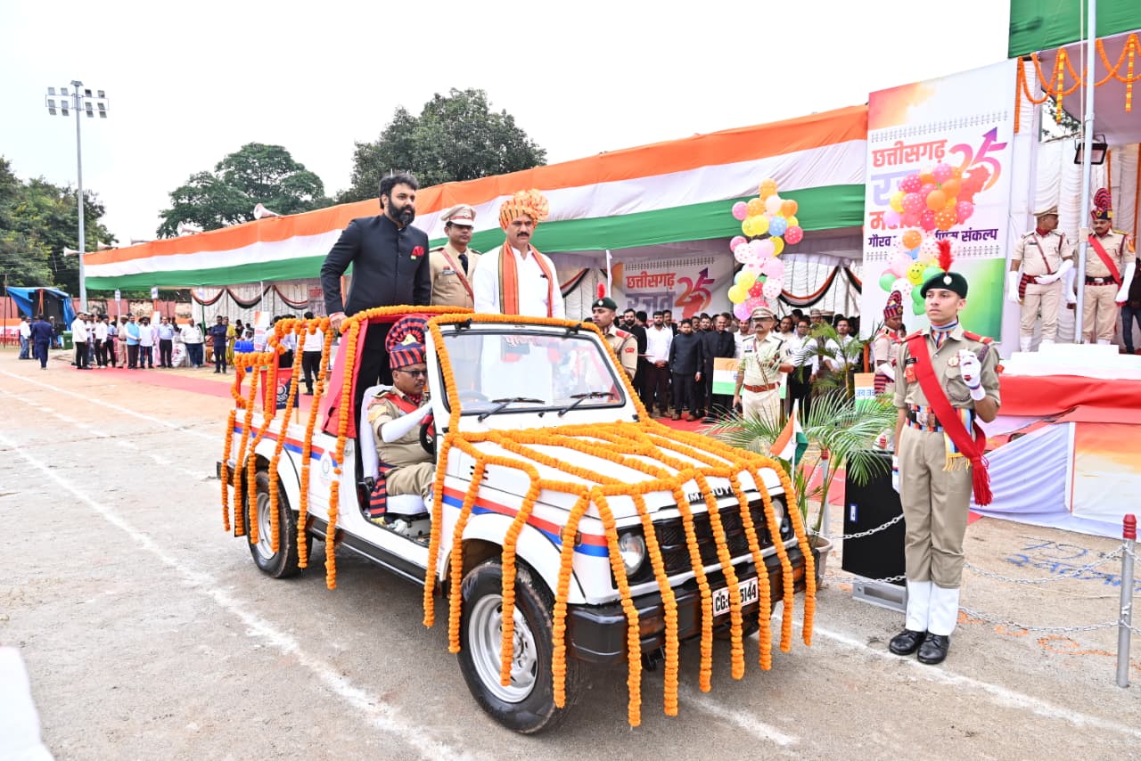 *जिला मुख्यालय में हर्षाेल्लास से मनाया गया 79वां स्वतंत्रता दिवस समारोह....स्वास्थ्य मंत्री श्री श्याम बिहारी जायसवाल ने राष्ट्रीय ध्वज फहराया और परेड की सलामी ली,&nbsp;अधिकारी-कर्मचारियों हुए सम्मानित*