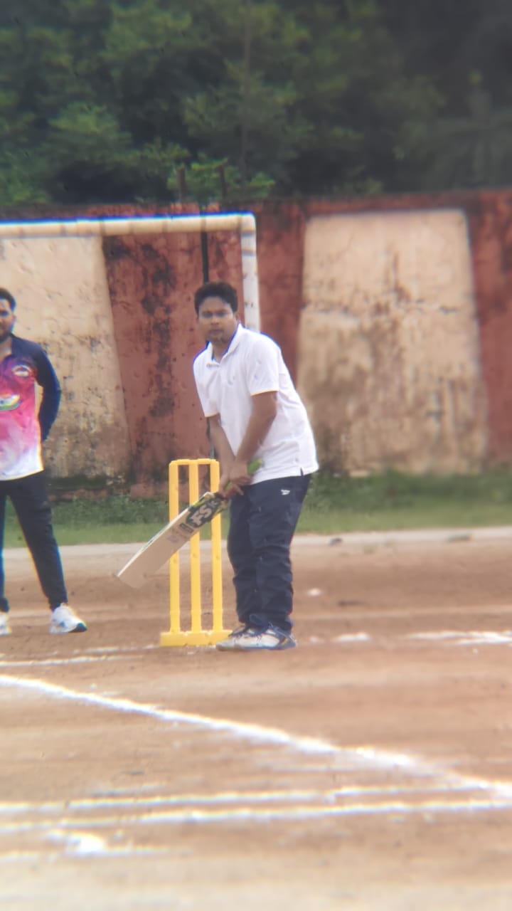 राष्ट्रीय खेल दिवस के उपलक्ष्य में सद्भावना क्रिकेट एवं तैराकी प्रतियोगिता का हुआ आयोजन...... क्रिकेट में नागरिक 11 ने कलेक्ट्रेट 11 को दी 16 रनों से मात