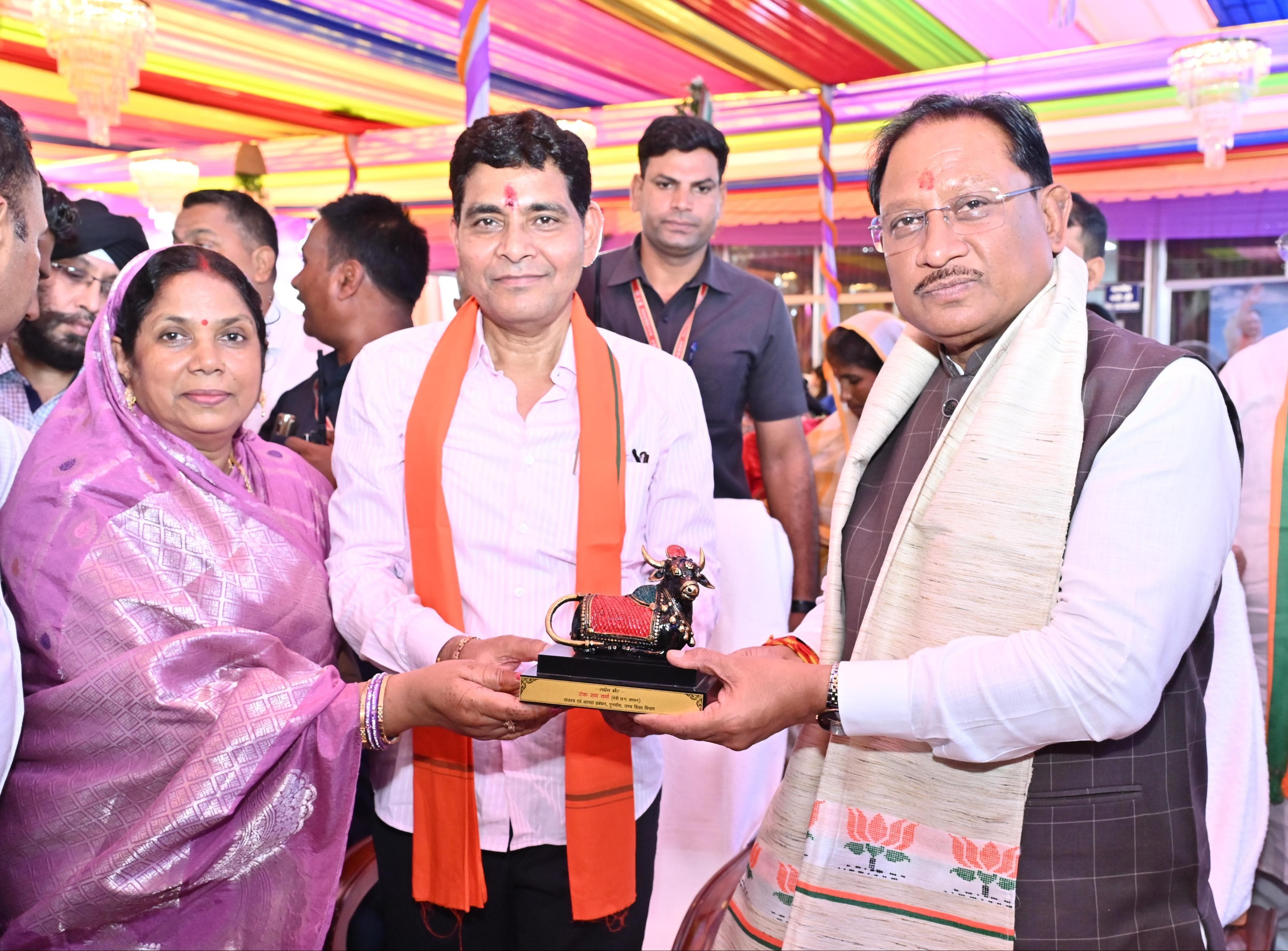 लोकपरंपराएं एवं संस्कृति समाज को जोड़ने का बेहतर माध्यम : मुख्यमंत्री श्री विष्णु देव साय.......राजस्व मंत्री निवास में तीजा मिलन, गीत-संगीत और लोकनृत्य से गूंजा वातावरण