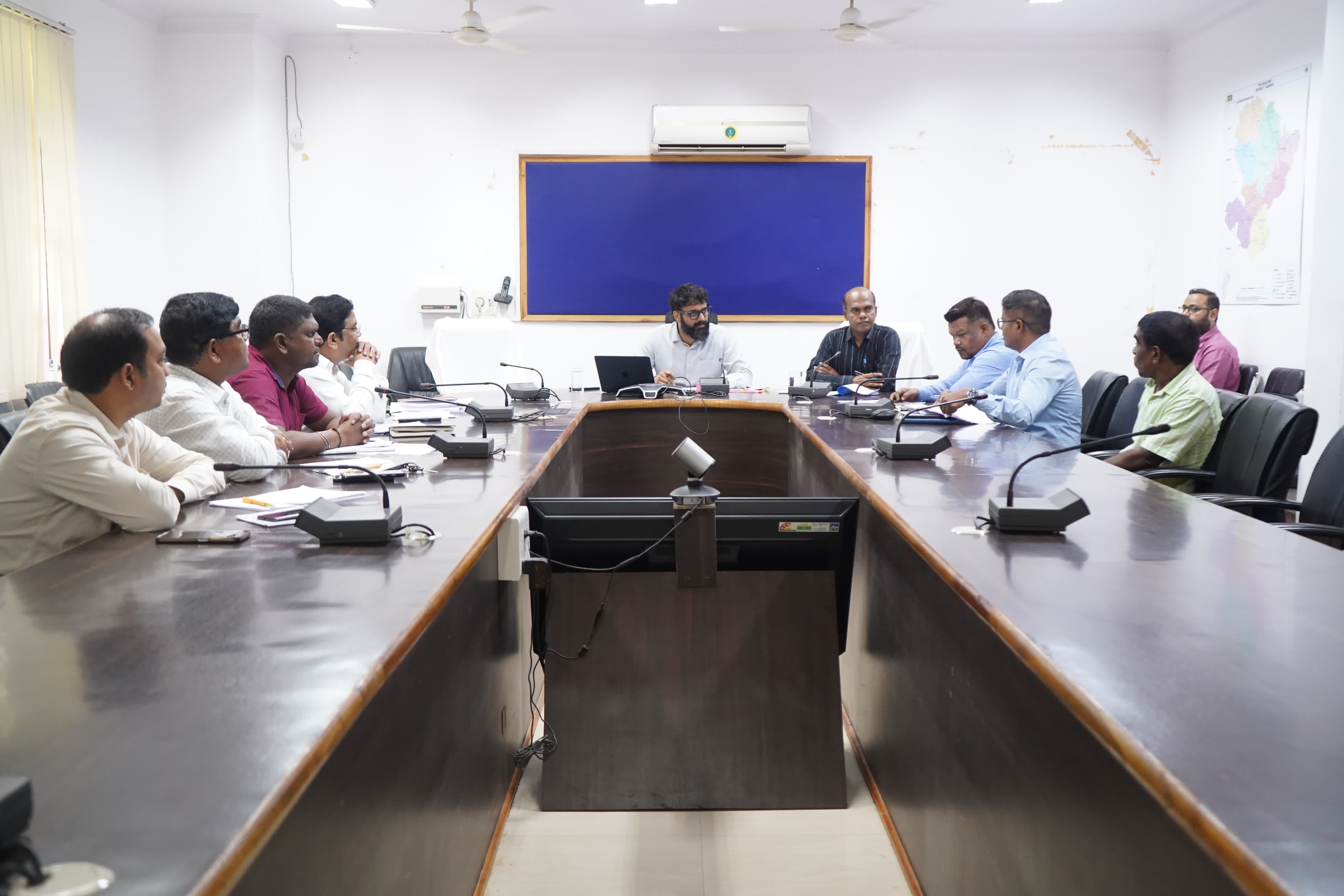 ग्राम पंचायतों में पलायन पंजी का करें संधारण- कलेक्टर....रोजगार को बढ़ावा देने&nbsp; योजनाओं से&nbsp; लाभान्वित करने कलेक्टर ने दिए निर्देश