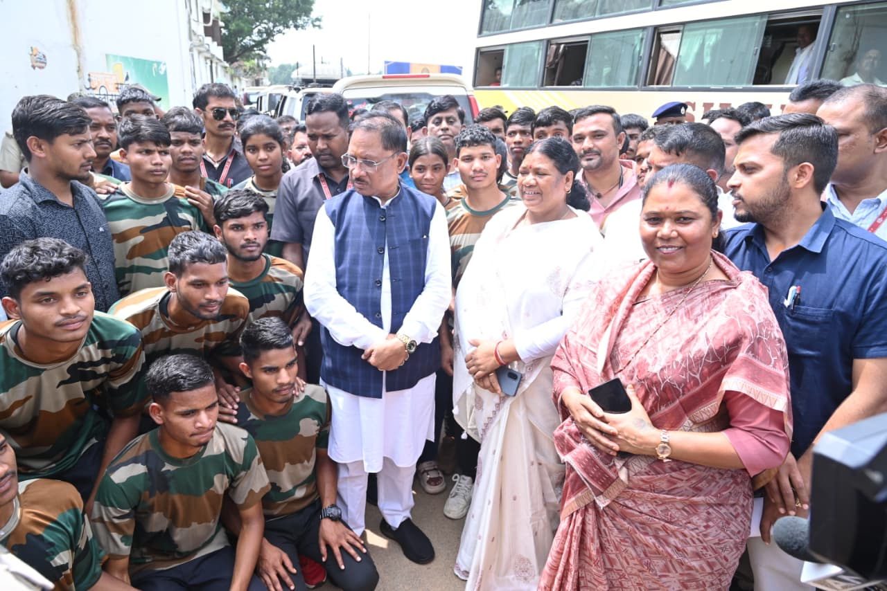 अग्निवीरों की मुख्यमंत्री से सौजन्य मुलाकात :&nbsp;प्रदेश के युवाओं के लिए प्रेरणा बनेगी आपकी सफलता : मुख्यमंत्री श्री साय