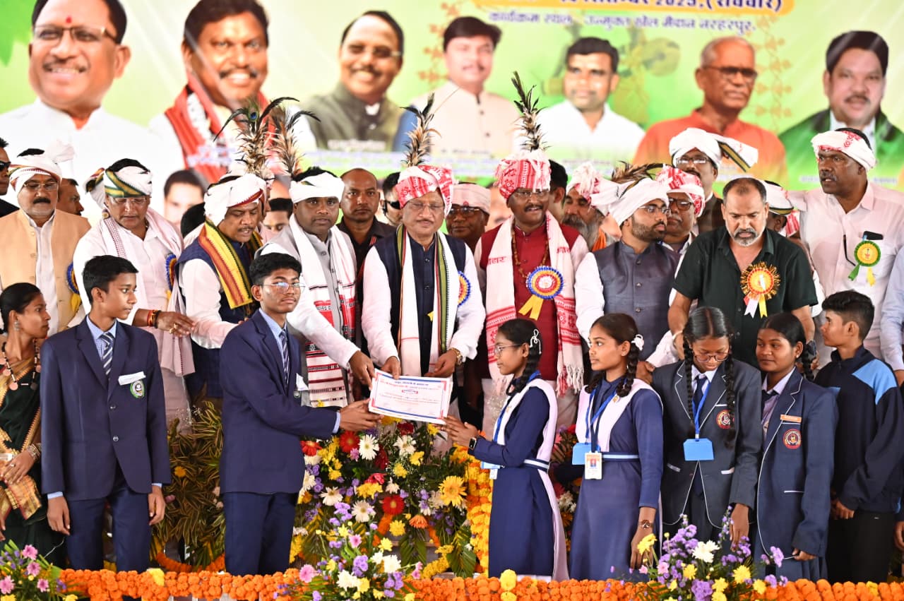 नरहरपुर में आयोजित ठाकुर जोहारनी कार्यक्रम में शामिल हुए मुख्यमंत्री: क्षेत्रवासियों को दी विभिन्न सौगात