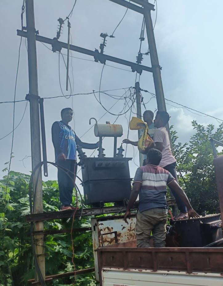 बगिया स्थित सीएम कैंप कार्यालय की त्वरित पहल से हेटघीचा पारा केन्दूटोली में लौटी रोशनी