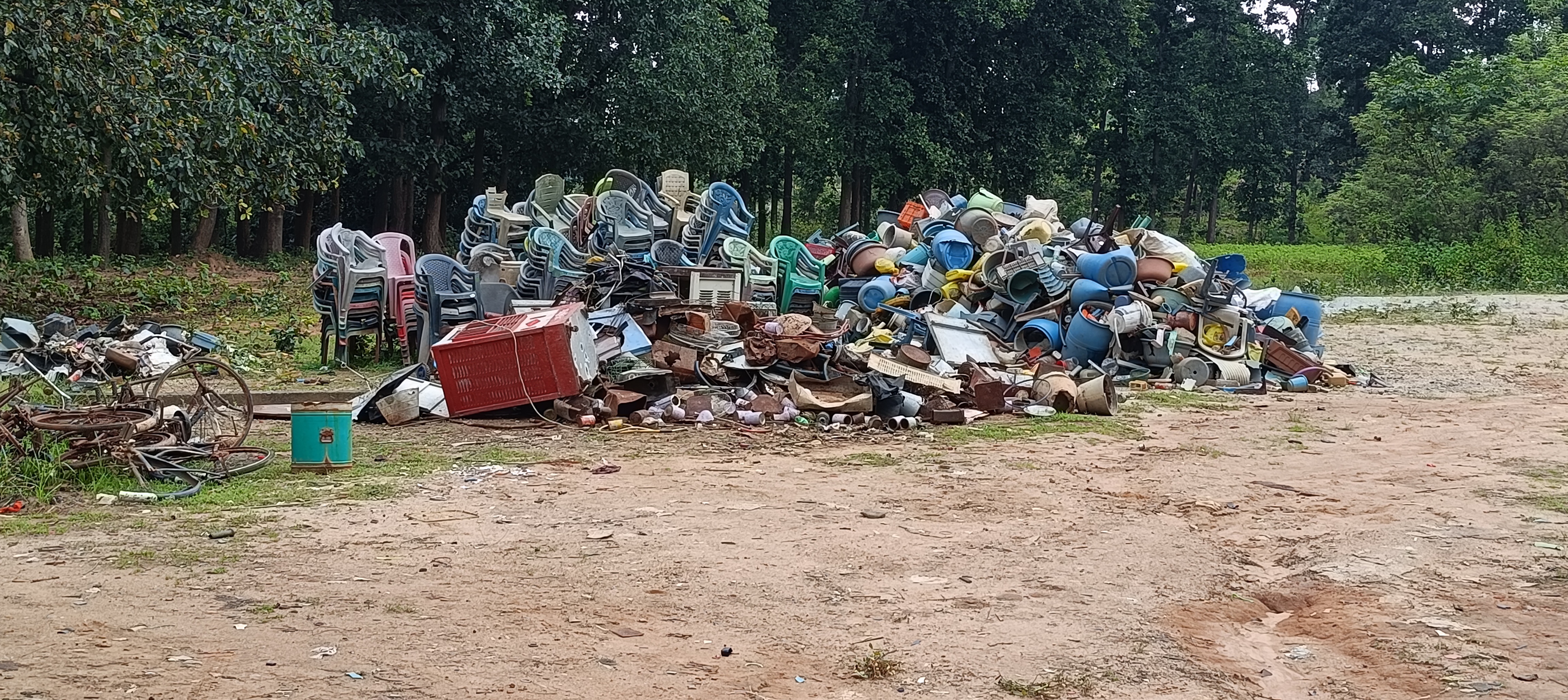 धड़ल्ले से फल-फूल रहा है अवैध कबाड़ की दुकान..... कबाडिय़ों पर  पुलिस प्रशासन की मौन स्वीकृति